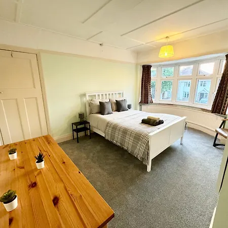 Spacious Double Near Southmead Habitación en casa particular