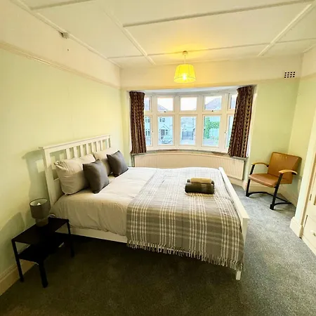 Habitación en casa particular Spacious Double Near Southmead Bristol