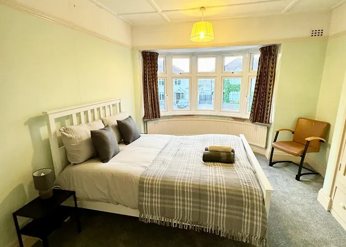Homestay Spacious Double Near Southmead Bristol